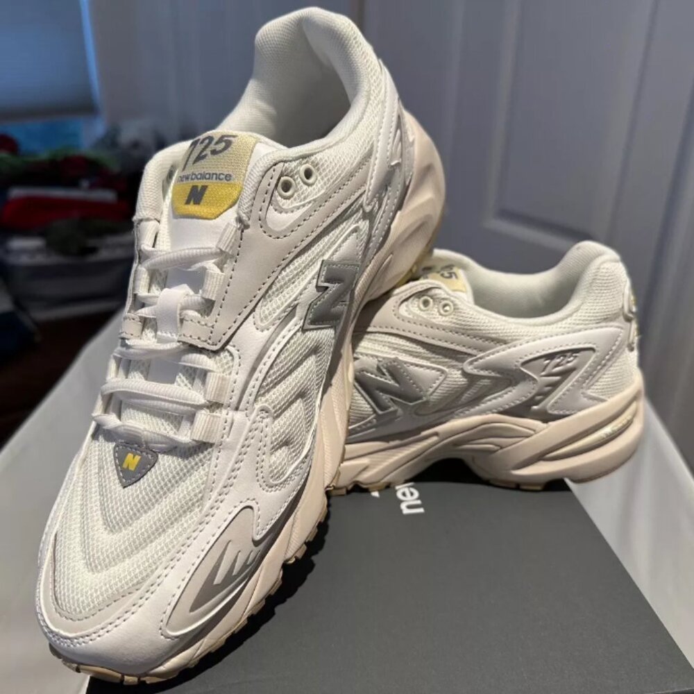New Balance 725v1 Sneaker